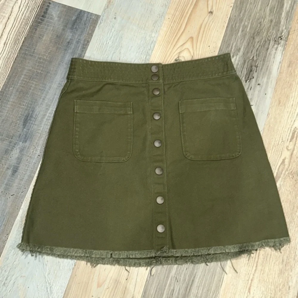 Madewell olive green button skirt